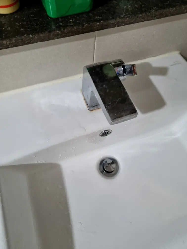 낡고 물 새던 세면대 수전, 새것처럼 반짝! 막힘해결119의 원홀수전 교체!